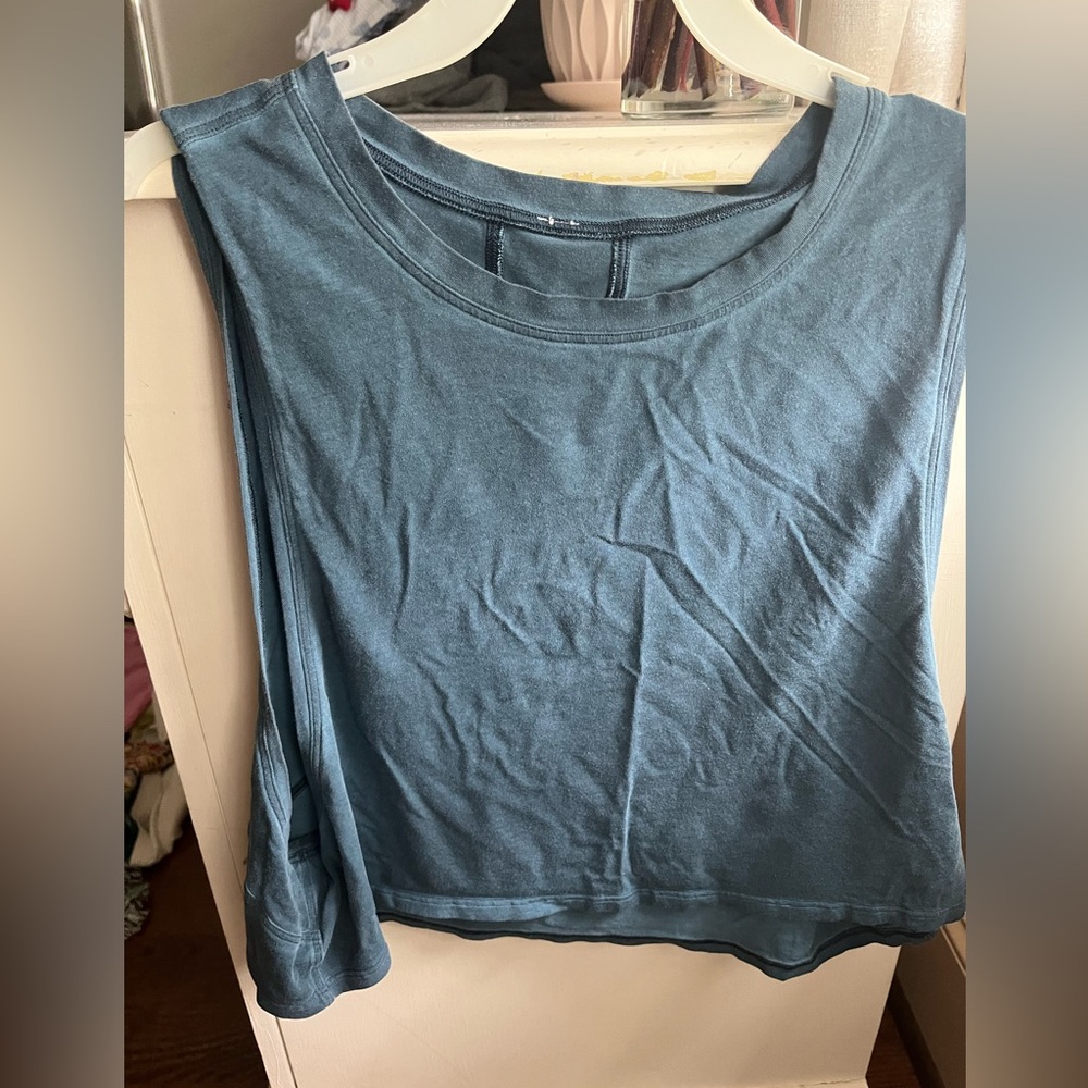 Dark blue lululemon top